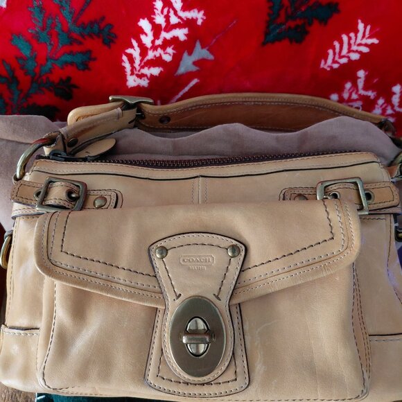 COACH 11127 Vintage Legacy Shoulder Bag - Picture 7 of 9